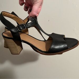 Women's Clark's Black Ciera T Strap Leather Sandals 9M